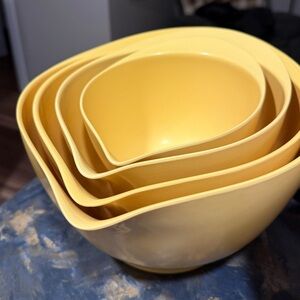 Williams Sonoma Melamine Mixing Bowls with Spout SET OF FOUR